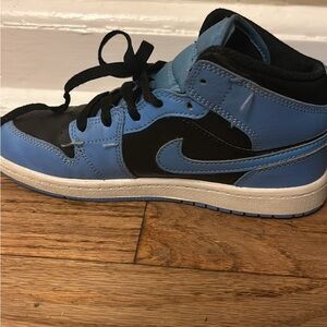 KIDS Air Jordan Blue and Black Sneakers size 3Y